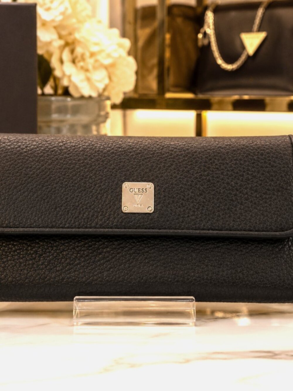 GUESS Black Pebbled Wallet Clutch Organizer Snap Closure Women's classic Logo